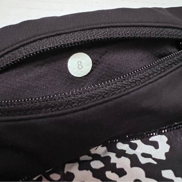 Lululemon *  Speed Shor EUC  Static Mist White Black / Black - Picture 6 of 8